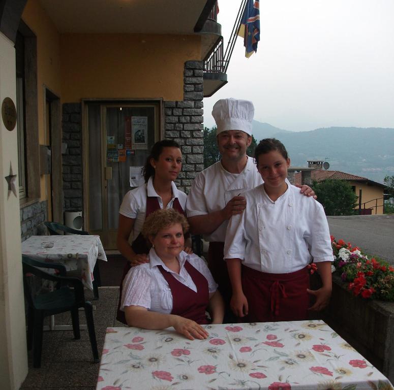 Hotel Poggio D'Oro Riva di Solto Exterior foto